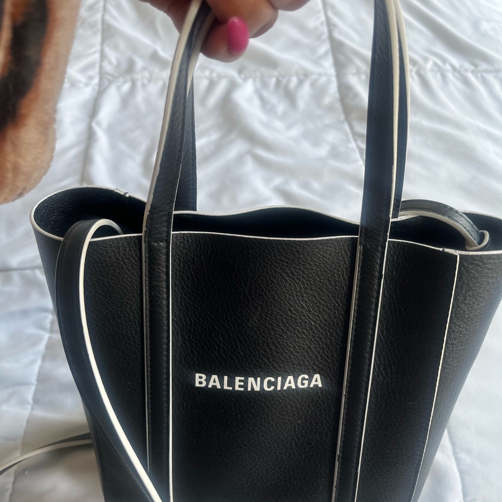 Authentic Balenciaga Black Leather Tote - Picture 3 of 5